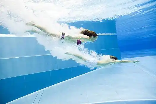 水下视角,年轻,情侣,跳跃,水,跳水