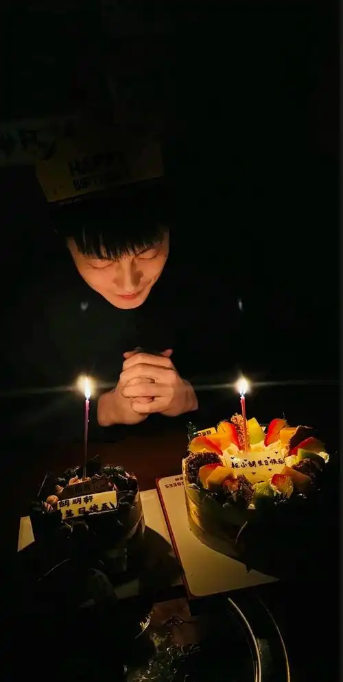 北京时间3月10日,cba广东男篮球员胡明轩更新社媒,庆祝自己26岁生日