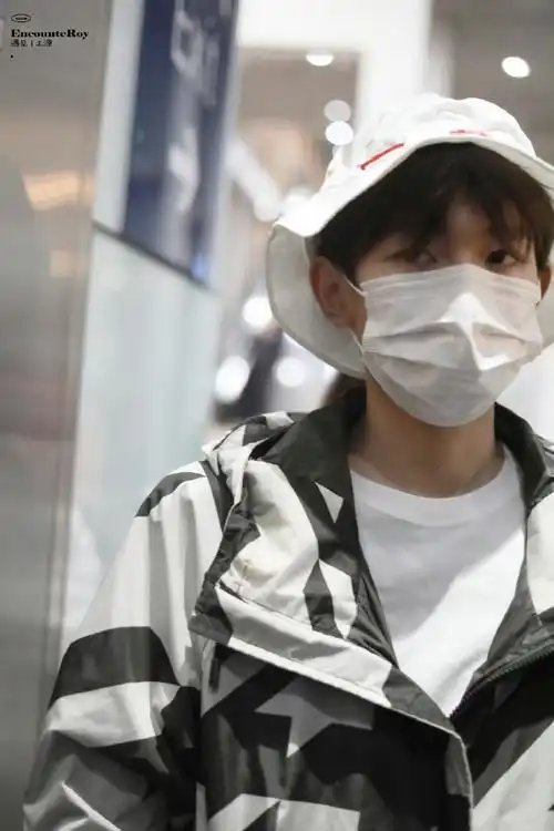 北京赴上海非常喜欢的一套look@tfboys-王源图crlogo