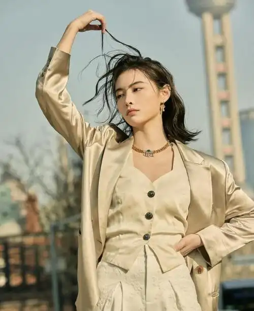 许佳琪齐肩外翘湿发造型-好发型