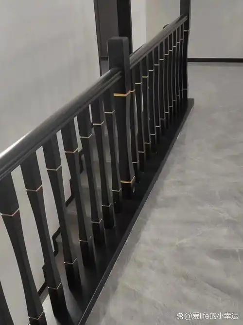 装修新中式实木楼梯扶手黑金小蛮腰款