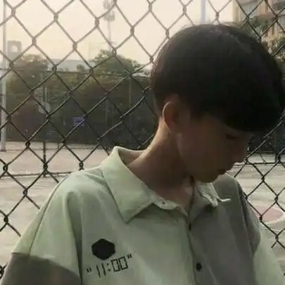 侧脸微露脸男生头像图片