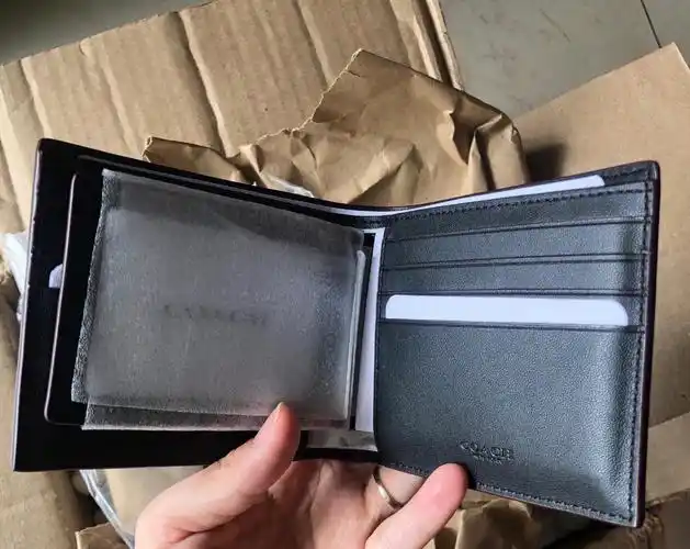 蔻驰男士钱包求鉴定