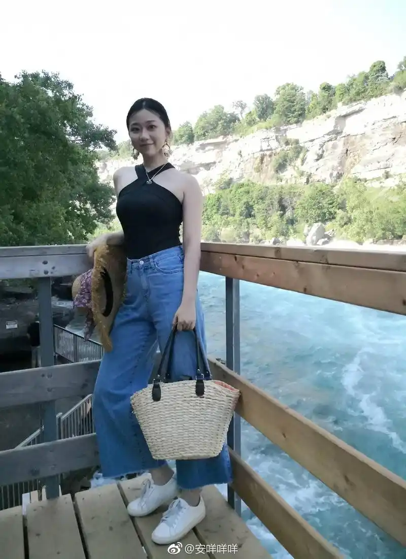 曾被骂太丑的《巴啦啦小魔仙》女主,今个个豪车出行,美若天仙!