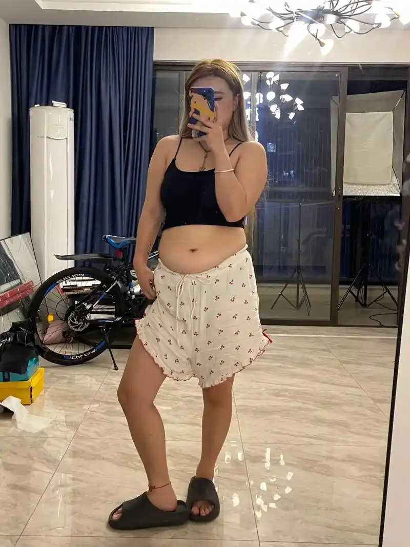 事实证明胖不等于丑.#132斤 #微胖穿搭 #图文 @抖音小 - 抖音