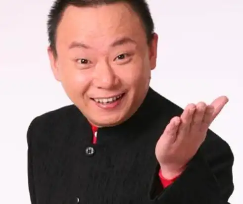 说起邵峰,想必大家都认识,他凭借小品《回家》一举成名,从此便成为了