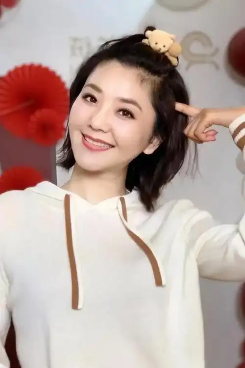 电视主持人方琼简历(主持人方琼嫁大8岁领导)(24)