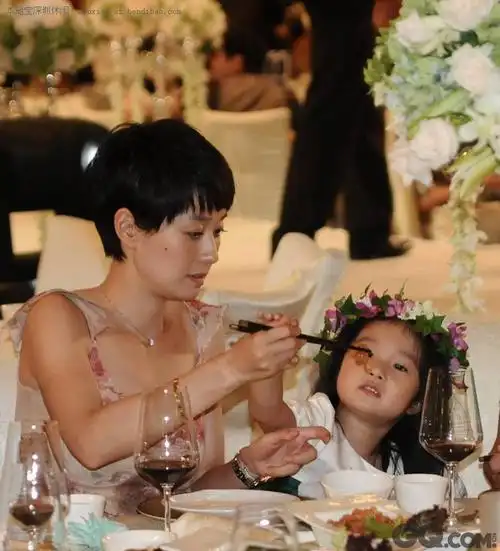 马伊琍和文章的女儿大名叫文爱马,而且经马伊琍经纪人傅红宇证实,文爱