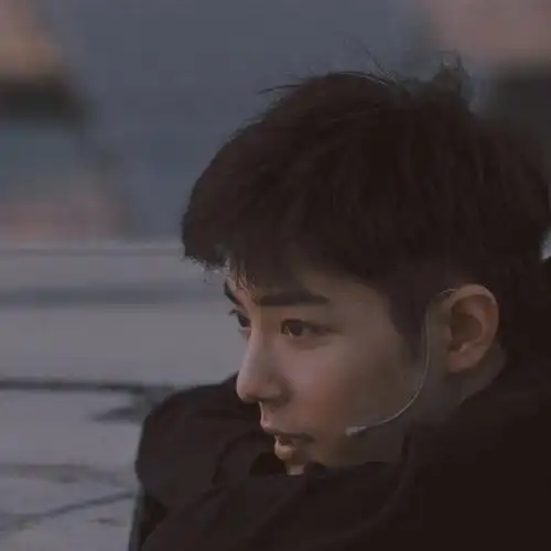 肖战qq微信头免费观看完整百度网盘1250p中英双语手机在线观看