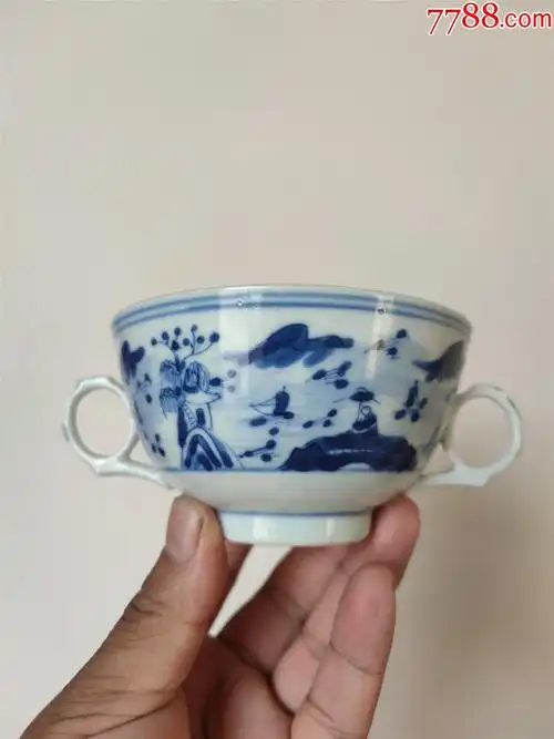 晚清民国的青花山水人物瓷器双耳杯全品如图所示
