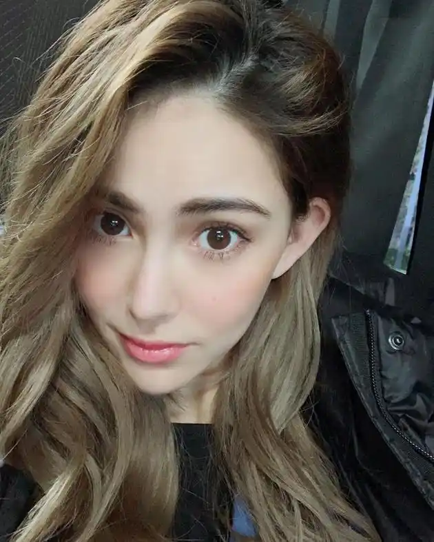 周杰伦转发昆凌自拍美照 网友喊话:哥该上台啦!