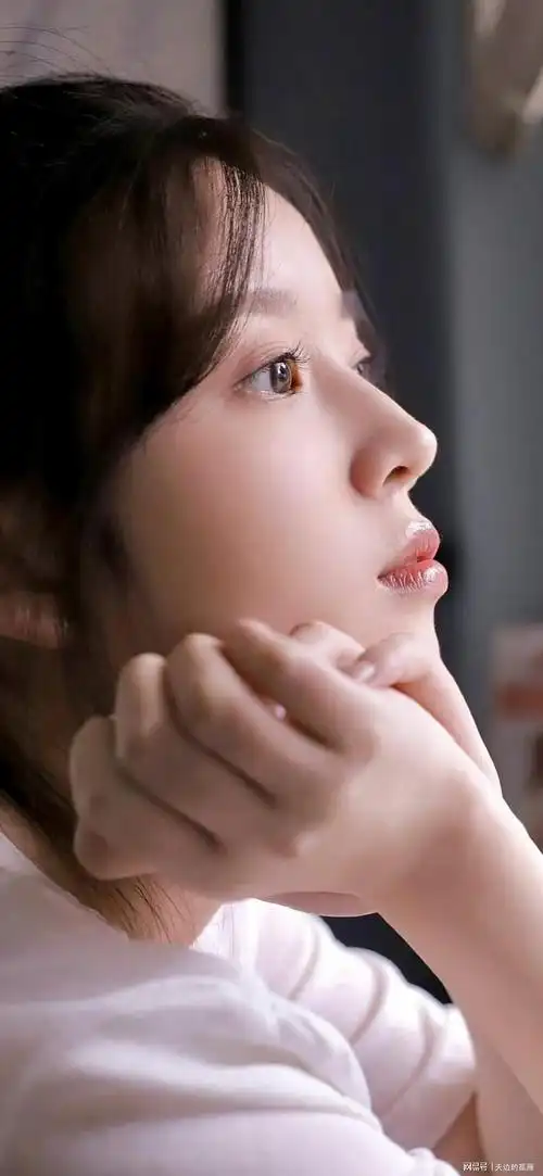 肤若凝脂已经不足以形容她们白皙的皮肤,莞尔一笑,你的魂都没啦|美女