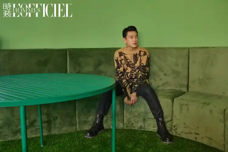 王耀庆时装大片释出 精英男士魅力尽显