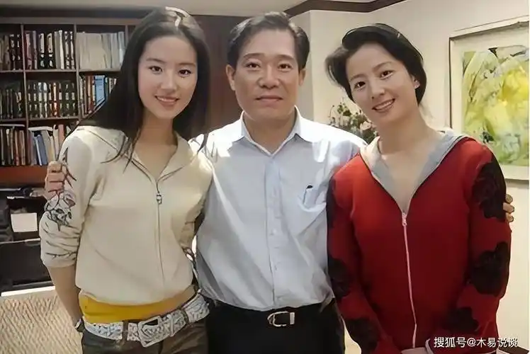 刘亦菲母亲刘晓莉:我这辈子最骄傲的事情,就是"护"了女儿30年