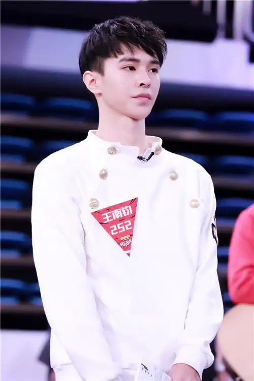 王南钧快乐男声魅惑开嗓 绝美呈现视听交互盛宴