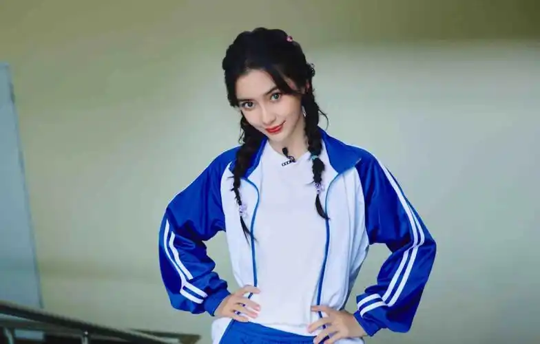 angelababy蓝白条纹校服造型