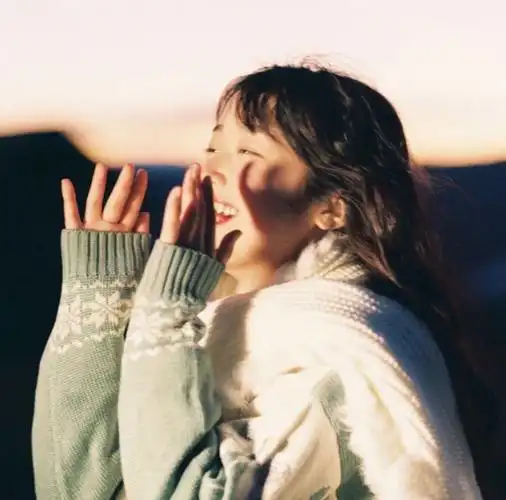 有没有笑得治愈的美女头像?