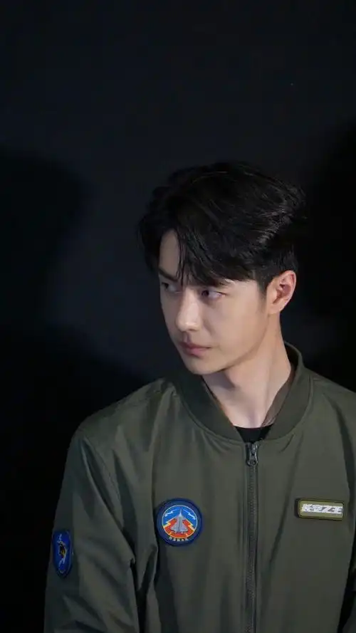 王一博的图真的越生越好看#王一博##快把王一博的嘴堵上