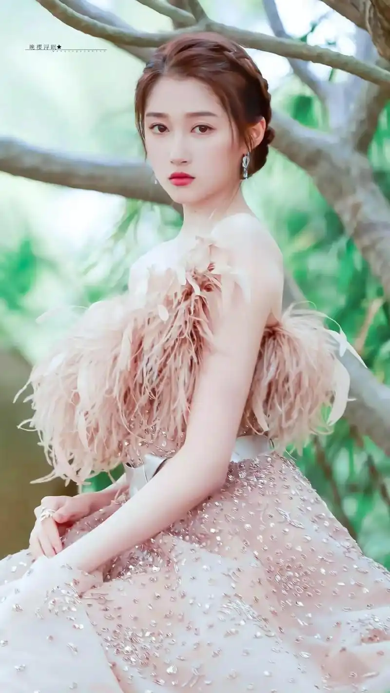 关晓彤的时尚美照,真是太漂亮了