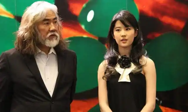 刘亦菲生日怒怼张纪中!大哭直言话太多,张导还只是笑笑!