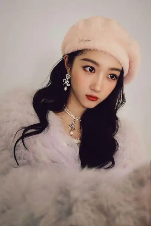 关晓彤跨年蜜桃妆##关晓彤穿了光腿神器