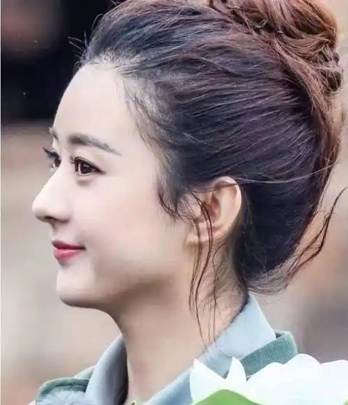 赵丽颖的"神仙侧脸"美哭了!鼻子挺翘,不愧是人间精灵_中分_照片_因为