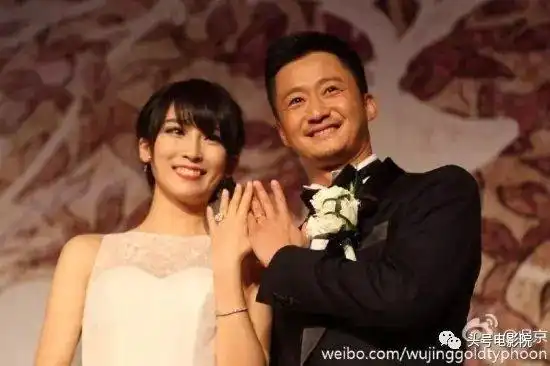 2014年1月,吴京公布了和谢楠的结婚证件照,5月举行婚礼,8月25日,两人