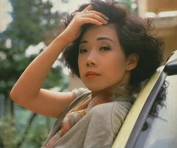 林忆莲32岁嫁李宗盛和初恋重燃旧爱53岁和小11岁男友分手