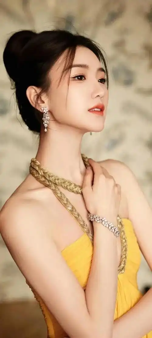 美女系列壁纸第61期,我们迎来了优雅迷人的毛晓彤.