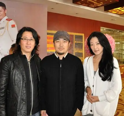 2007年,继《月亮之上》唱红之后,何沐阳再次为歌手徐千雅打造"中狗珑