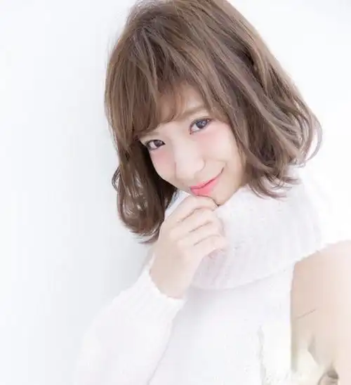 棕色系头发浅咖色头发适合短发女生,非常显白而且低调气质.