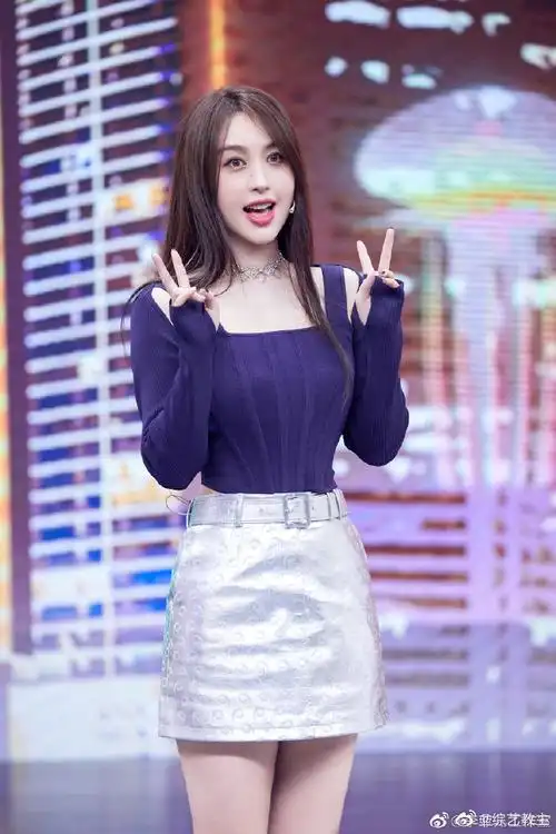 李菲儿状态好绝#李菲儿状态也太好了,这个腰真的是太绝了,姐姐身材好