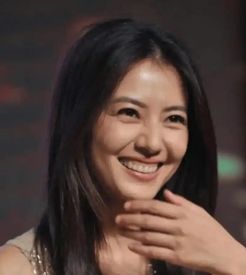 高圆圆和刘亦菲,笑起来为什么都要露出牙龈?