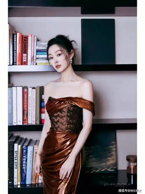 从宋轶的感情经历来看,她出道多年从来没有承认过恋情,还是毕竟爱惜