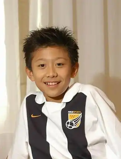 据我们所知,在拍摄那部经典的《家有儿女》之前,张一山已然在广告界崭