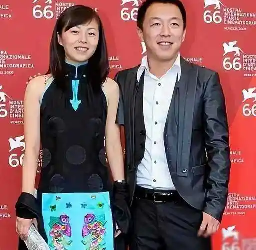 原创曝光黄渤隐藏22年的妻子幕后佳人小欧