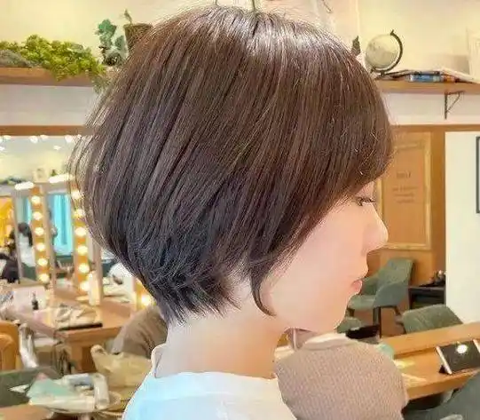 清爽减龄的夏季短发,好看减龄又时髦,特别显脸小_女生_发型_时尚