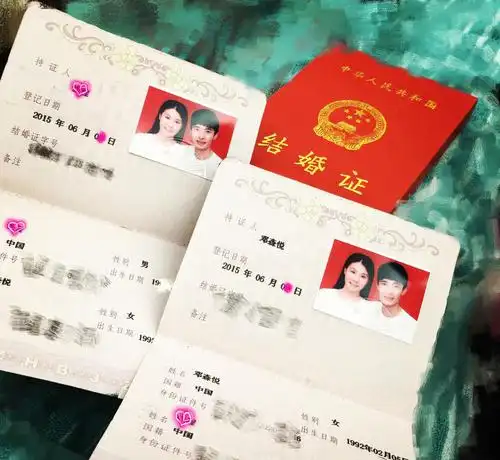 艺体小美女淋雨嘟嘴秀委屈 清纯无敌网友怜惜