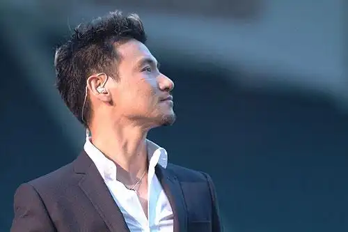 图天王张学友的简介揭秘歌王早年经历