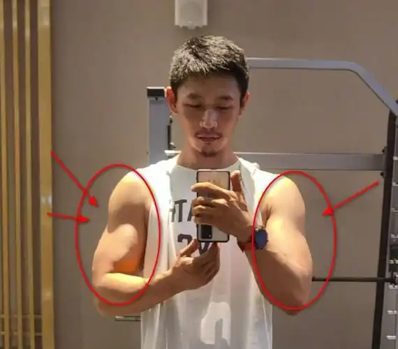 魏晨回应商演一事我却注意到他配图手臂肌肉和状态不像34岁