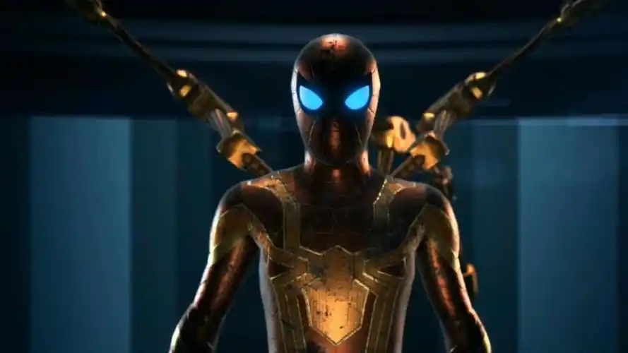 《复仇者联盟3》钢铁蜘蛛侠战衣帅气逼人登场