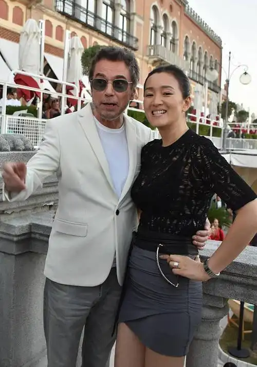 这一夜,巩俐带75岁丈夫出席国宴,狠狠给内娱明星们"上了一课"