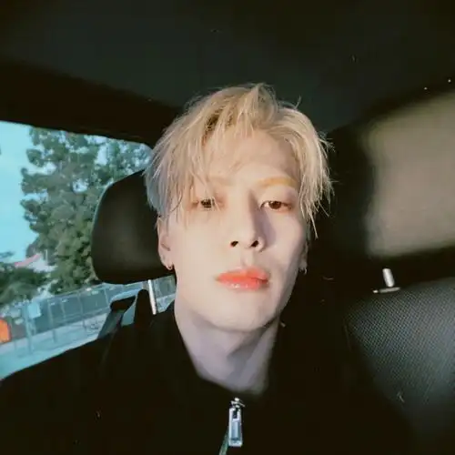 王嘉尔01照片更新