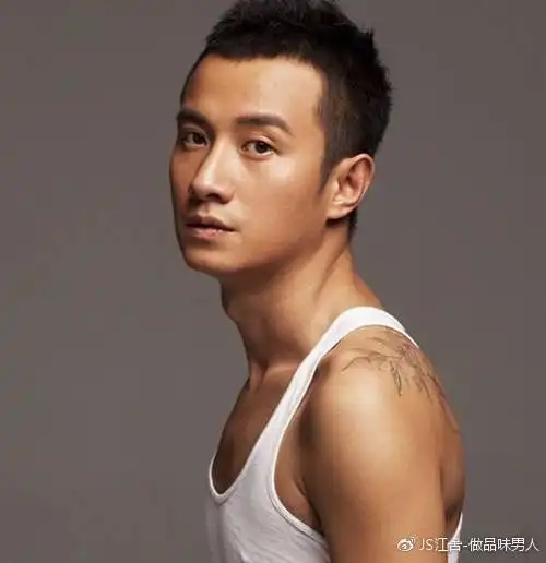 男生发际线偏高选对发型才有型