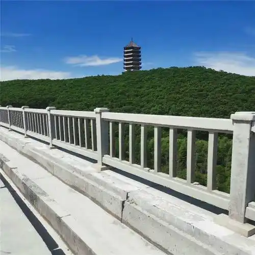 保定铁锐建材高铁护栏混凝土材质安装简便安全牢固