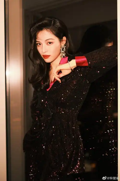 钟楚曦跨年港风造型拍摄花絮##钟楚曦港风造型好闪