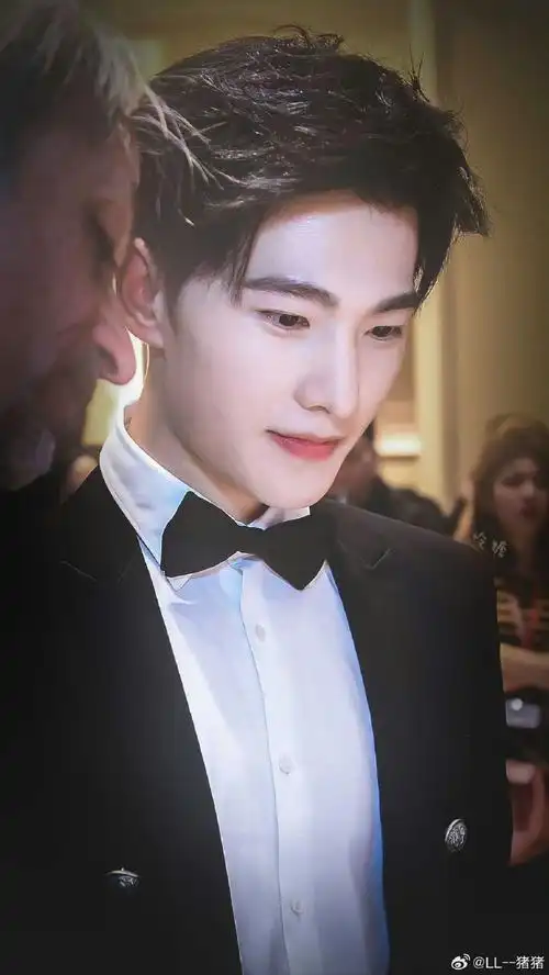 内娱名品鼻#杨洋的鼻子是女娲毕设侧颜男神!