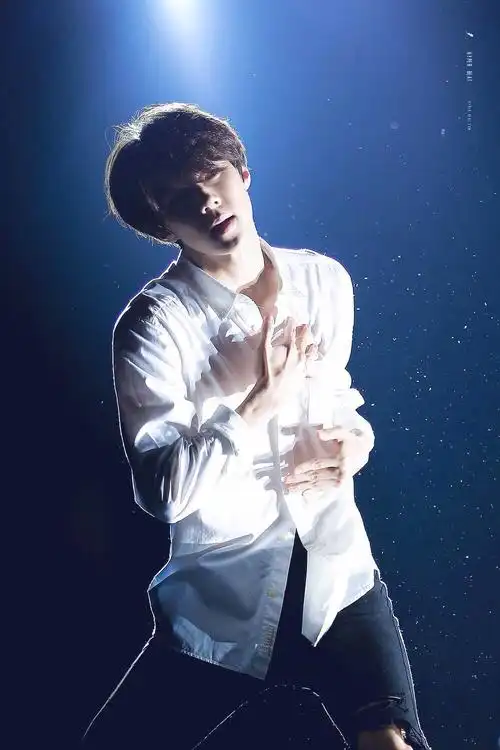 吴世勋 白衬衫 发型 意境 少年 美少年 exo