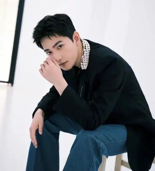 男人过了35岁,建议少剪这3种发型,显老还油腻,很多人都中了插图14