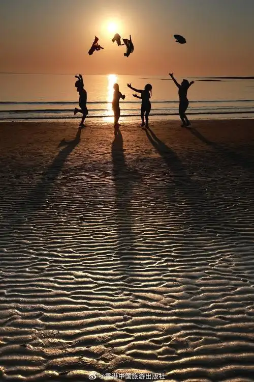 若是厌倦了喧嚣,就去城市的尽头看看大海.